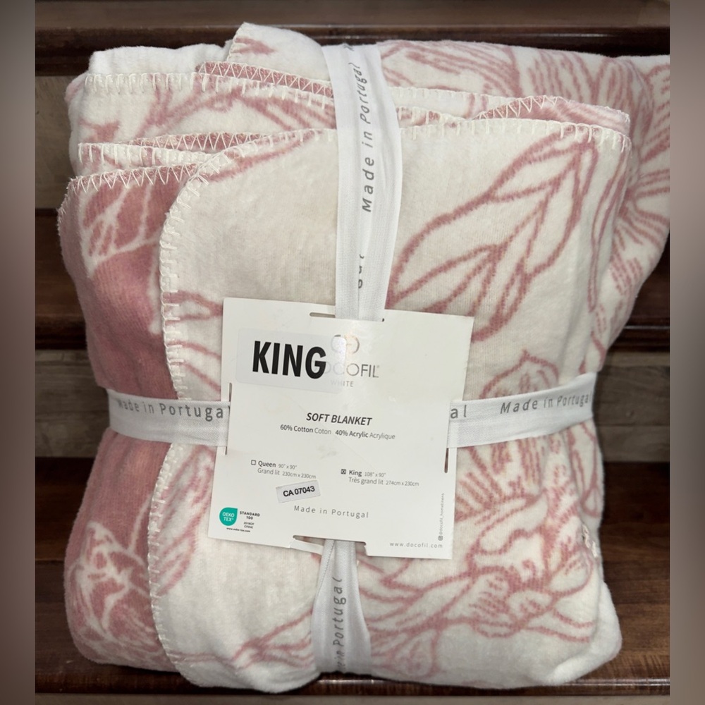 Super Cute 🥰 King comfy soft blanket, made in Portugal 🇵🇹 - New